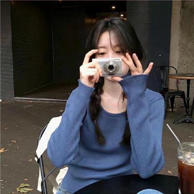 虚拟小姐在看着你